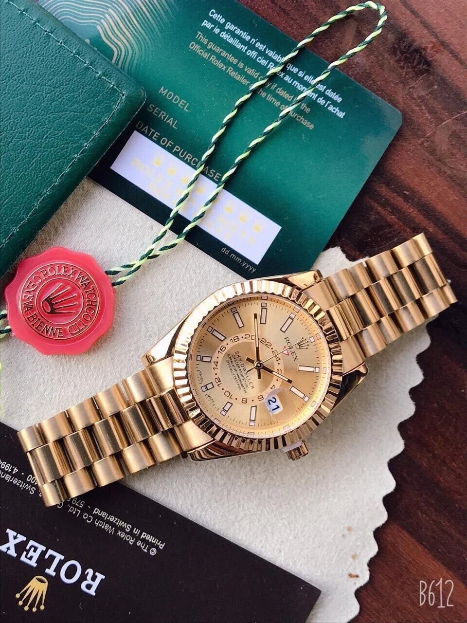 Marvellous Rolex Gold Dial Metal Belt Analog Quartz Movement For Men