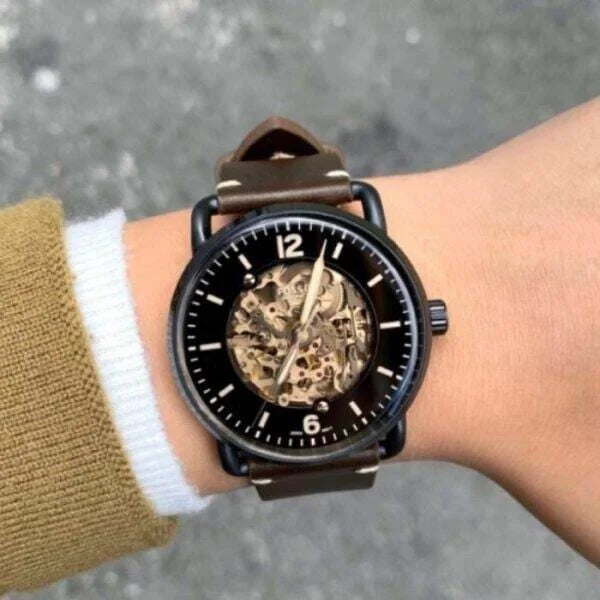Round Luxury Premium Fossil Watch For Men, For Personal Use