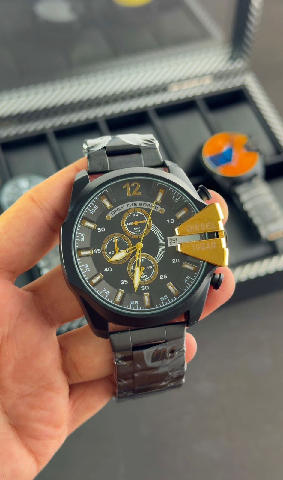 Stylish Diesel Black Dial New Model Analog Watch For Men